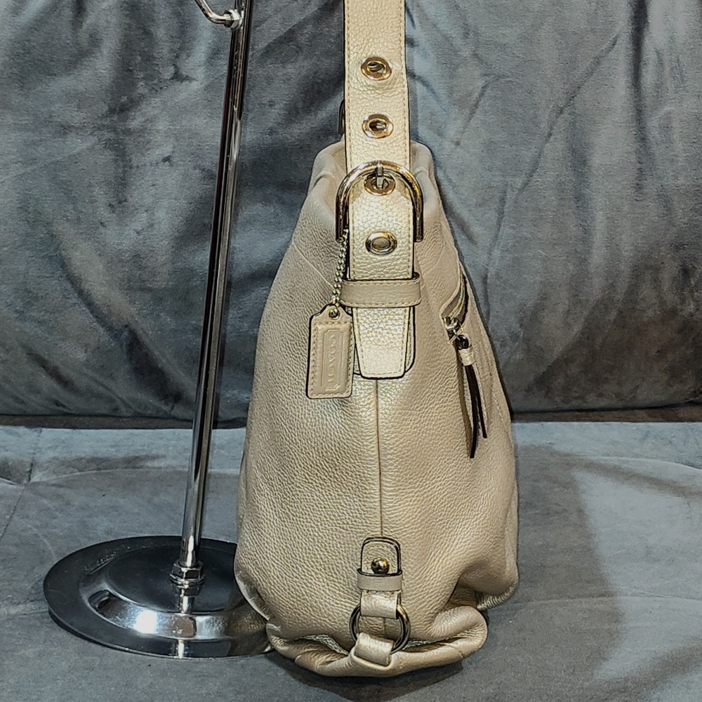 EUC COACH BEIGE/GOLD METALLIC PEBBLED LEATHER HOBO BAG ADJUSTABLE BUCKLE STRAP - Picture 9 of 15